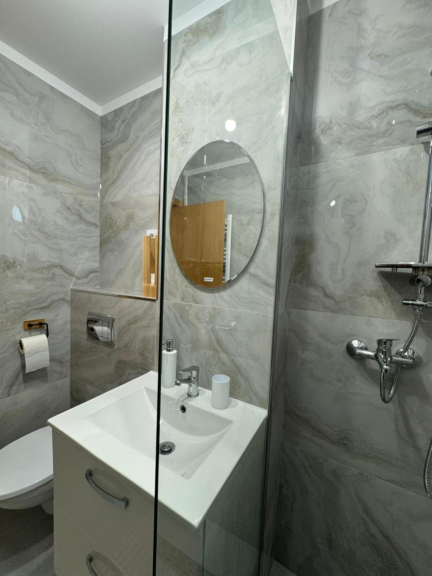 Apartament Central Рымнику-Вылча Экстерьер фото