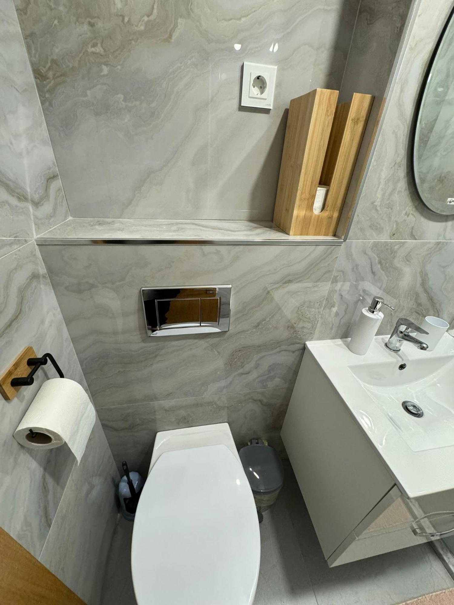 Apartament Central Рымнику-Вылча Экстерьер фото